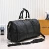 N44810 45532 upgraded version 45cm imported top-grade cowhide black patterned travel bag. N41416 45532 Keepall is a classic item of the Louis Vuitton travel bag series, measuring 45x27x20cm (length x height x width).