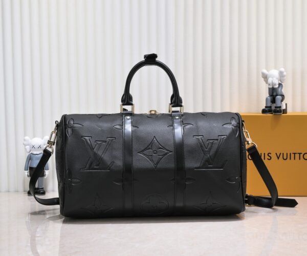 N44810 45532 upgraded version 45cm imported top-grade cowhide black patterned travel bag. N41416 45532 Keepall is a classic item of the Louis Vuitton travel bag series, measuring 45x27x20cm (length x height x width).