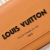 M46018 Louis Vuitton's Pochette Metis embroidered messenger bag (in orange color) belongs to the classic messenger bag series of LV. It measures 25x19x7 centimeters.