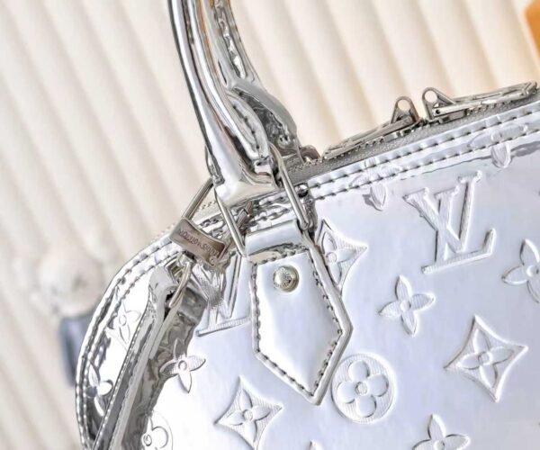 M11835, M53151, LVSki series of Alma large-sized handbag, 39x30x19cm