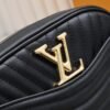 LU NEW WAVE Camera Bag M53682, M53683, M53863. Louis Vuitton wraps the New Wave camera bag in quilted calfskin to welcome the Spring Summer 2019 collection - size 21*5.5*14 ⚠