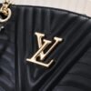 The latest embroidered masterpiece from Louis Vuitton, featuring soft embroidered shapes and a chic style of the season. 💃 Every sophisticated woman's dream 😜 Every teenage girl's dream 😱 Extremely cost-effective 👅 👅 👅: 32x22x13