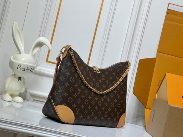 M25854 M13706 This classic Bloenne handbag has been upgraded and features a spacious GM size, making it ideal for carrying laptops and other essentials. Dimensions: 40 × 29 × 15 cm (length x height x width)