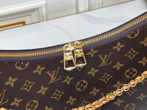 M25854 M13706 This classic Bloenne handbag has been upgraded and features a spacious GM size, making it ideal for carrying laptops and other essentials. Dimensions: 40 × 29 × 15 cm (length x height x width)