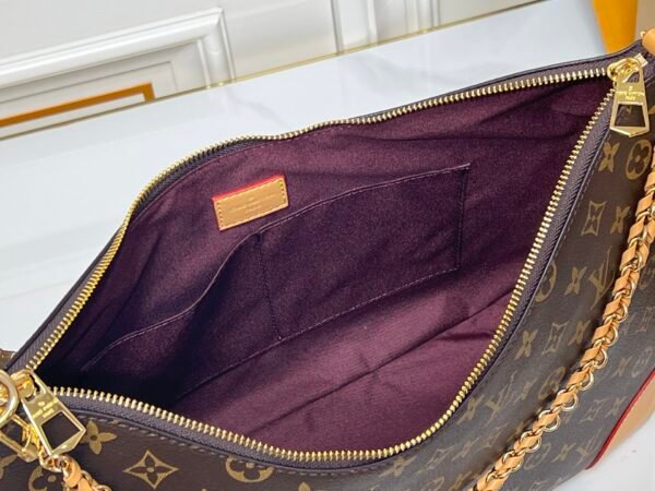 M25854 M13706 This classic Bloenne handbag has been upgraded and features a spacious GM size, making it ideal for carrying laptops and other essentials. Dimensions: 40 × 29 × 15 cm (length x height x width)