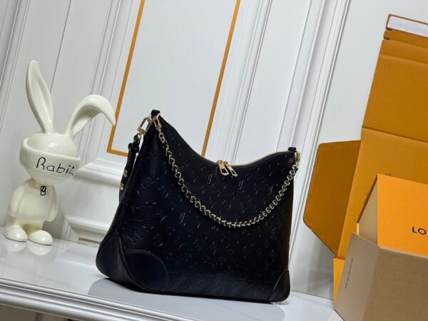 M25854 M13706 This classic Bloenne handbag has been upgraded and features a spacious GM size, making it ideal for carrying laptops and other necessities. Dimensions: 40 × 29 × 15 cm (length x height x width)