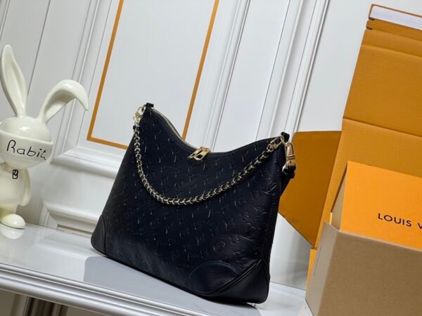 M25854 M13706 This classic Bloenne handbag has been upgraded and features a spacious GM size, making it ideal for carrying laptops and other necessities. Dimensions: 40 × 29 × 15 cm (length x height x width)