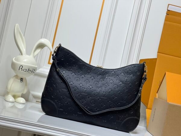 M25854 M13706 This classic Bloenne handbag has been upgraded and features a spacious GM size, making it ideal for carrying laptops and other necessities. Dimensions: 40 × 29 × 15 cm (length x height x width)