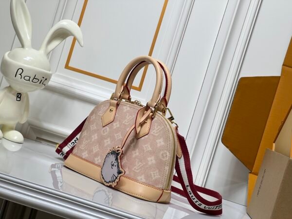 Alma BB handbag M99021 M82348, a creative masterpiece from the Louis Vuitton Catogram collection. Dimensions: 23.5 x 17 x 11 cm.