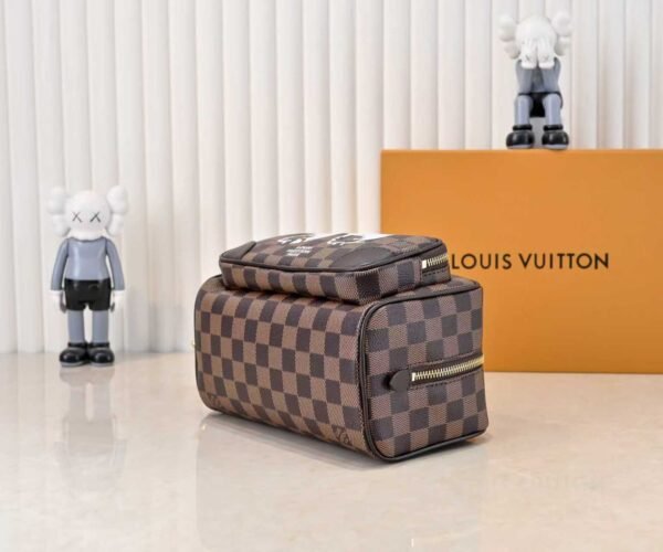 This Locker Dopp Kit comes in Monogram fabric and measures 23.0 x 13.0 x 12.0 centimeters (length x height x width).