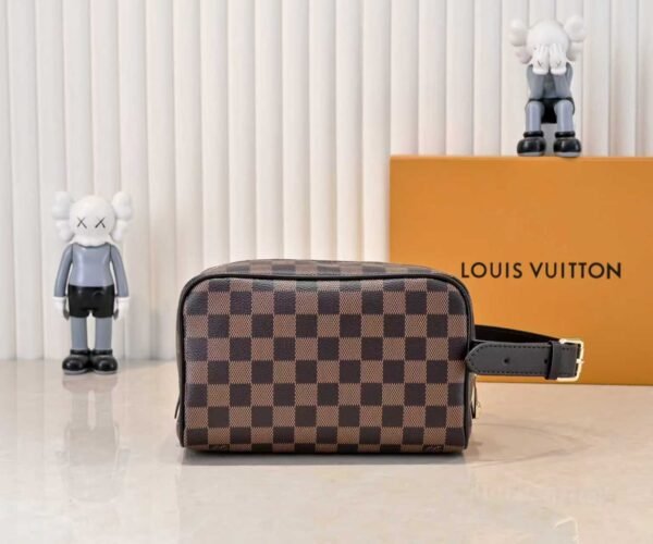 This Locker Dopp Kit comes in Monogram fabric and measures 23.0 x 13.0 x 12.0 centimeters (length x height x width).