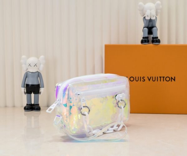 M44458 Transparent and Shimmering! Monogram New Transparent Handbag. Durable Monogram Printed PVC with Shimmering Effect, Timeless and Enduring. Dimensions: 22*15*5.