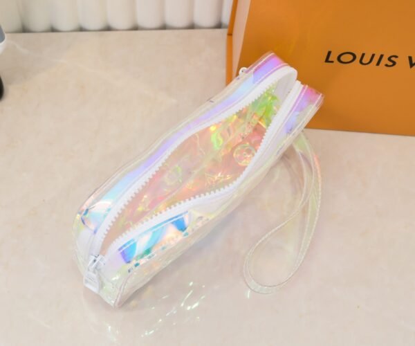 M44458 Transparent and Shimmering! Monogram New Transparent Handbag. Durable Monogram Printed PVC with Shimmering Effect, Timeless and Enduring. Dimensions: 22*15*5.