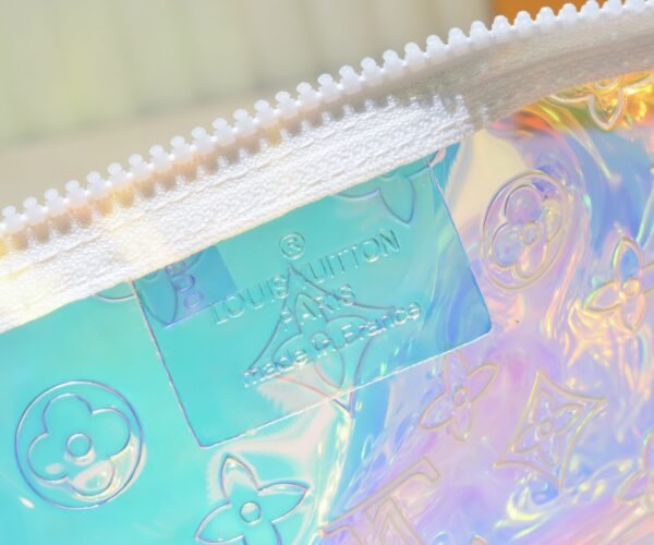 LV [Rose] Official website's colorful toiletry bag 67692 silver size W25H20D5 super 🔥 beautiful and new style. LV original single matching pattern quality 🌵 classic old pattern