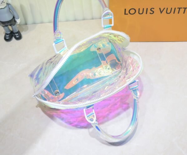 Lv's latest transparent and vibrant M53152 ALMA BB series perfectly showcases the youthful vitality of the individual and the Louis Vuitton style: 25x19x12