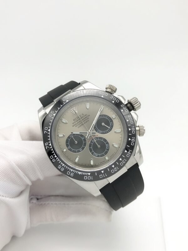 Rolex Daytona Quartz Series, with an enlarged size of 43mm