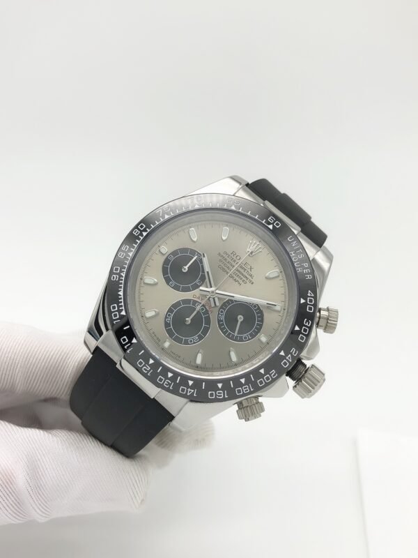 Rolex Daytona Quartz Series, with an enlarged size of 43mm