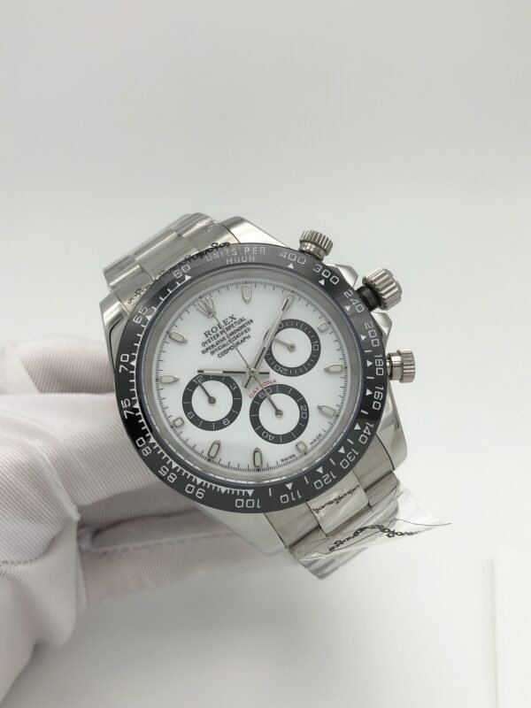 Rolex Daytona Quartz Series, with an enlarged size of 43mm