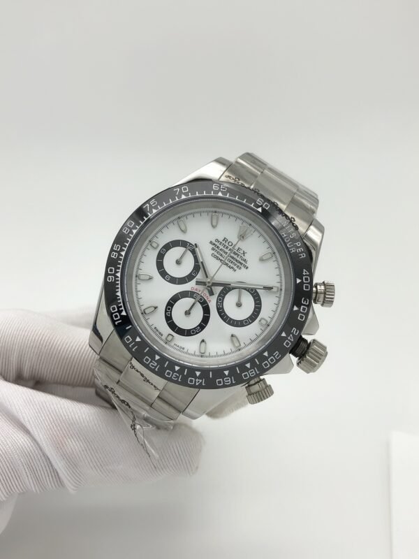 Rolex Daytona Quartz Series, with an enlarged size of 43mm
