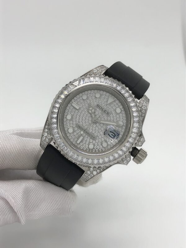 Rolex YM yacht model with full-set diamonds on the case and star-shaped patterns on the bezel, with a diameter of 40mm.