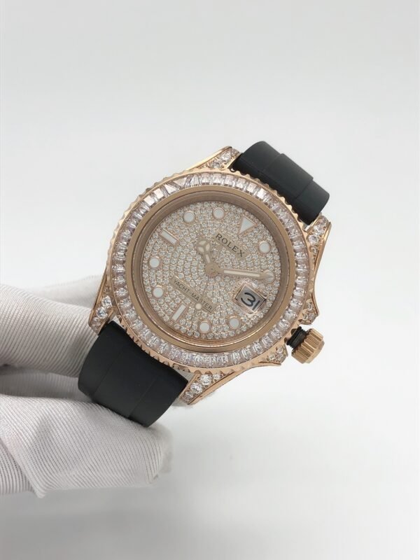 Rolex YM yacht model with full-set diamonds on the case and star-shaped patterns on the bezel, with a diameter of 40mm.