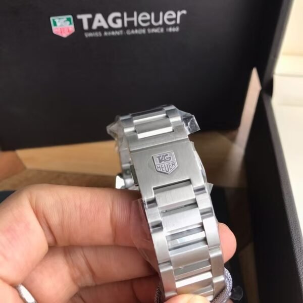 TAG Heuer Carrera Automatic, 41 mm, Steel WAR201C.BA0723 The 41mm day-date model displays the refined the TAG Heuer Carrera styling to perfection. The contrast of black dial and rose gold-plated hands, indexes, logo and Day-Date window is impactful and alluring.