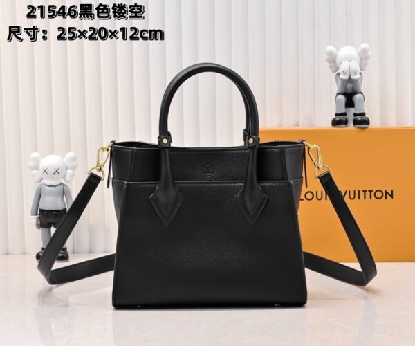 M21546 black perforated 53824 53826 This model "On My Side" small handbag is made of cowhide leather. Dimensions: 25.0 x 20.0 x 12.0 cm (length x height x width)