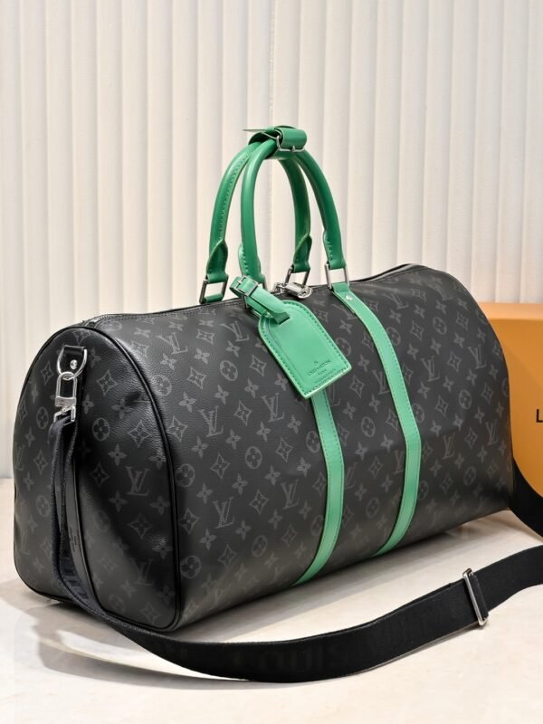 M26434 M41416 This model Keepall Bandouliere 50 travel bag is made of Monogram Eclipse canvas. Dimensions: 50x29x23cm
