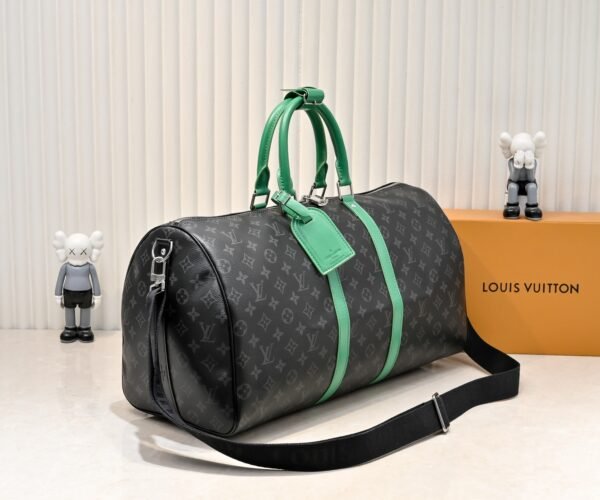 M26434 M41416 This model Keepall Bandouliere 50 travel bag is made of Monogram Eclipse canvas. Dimensions: 50x29x23cm