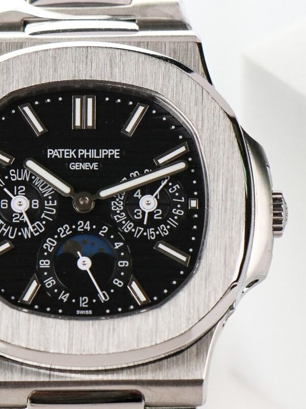Patek philippe 5740 1g-001 nautilus 240 -40mm
