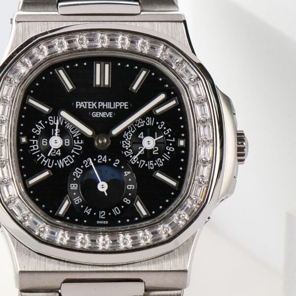 Patek philippe 5740 1g-001 nautilus 240 -40mm