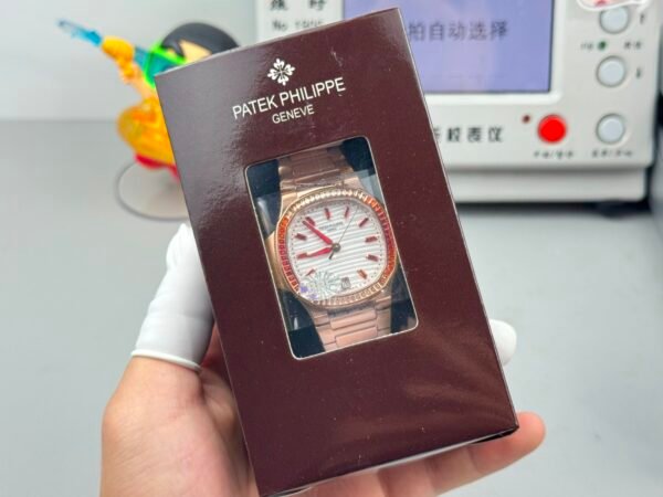 Patek philippe Nautilus cal .324sc -35.2mm