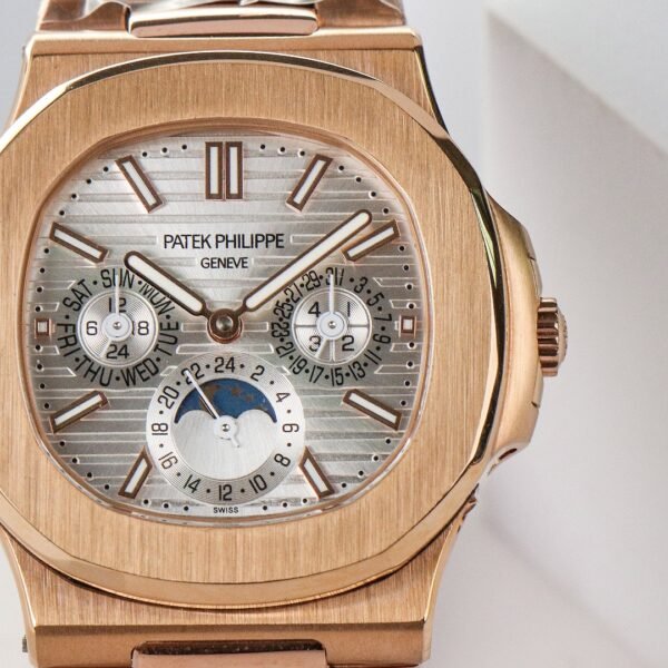 Patek philippe 5740 1g-001 nautilus 240 -40mm