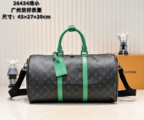 This M26434 M41416 Keepall Bandouliere 45 travel bag is made of Monogram Eclipse canvas. Dimensions: 45 x 27 x 20 cm.