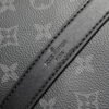 This M26434 M41416 Keepall Bandouliere 45 travel bag is made of Monogram Eclipse canvas. Dimensions: 45 x 27 x 20 cm.