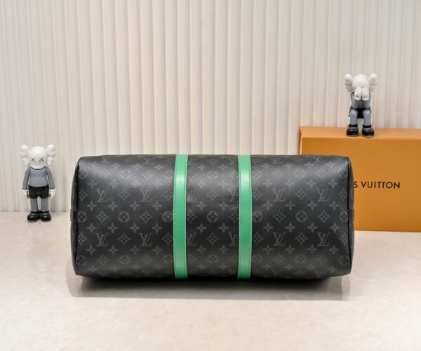 M26434 M41416 This model Keepall Bandouliere 50 travel bag is made of Monogram Eclipse canvas. Dimensions: 50x29x23cm