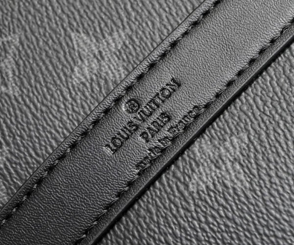 M26434 M41416 This model Keepall Bandouliere 50 travel bag is made of Monogram Eclipse canvas. Dimensions: 50x29x23cm