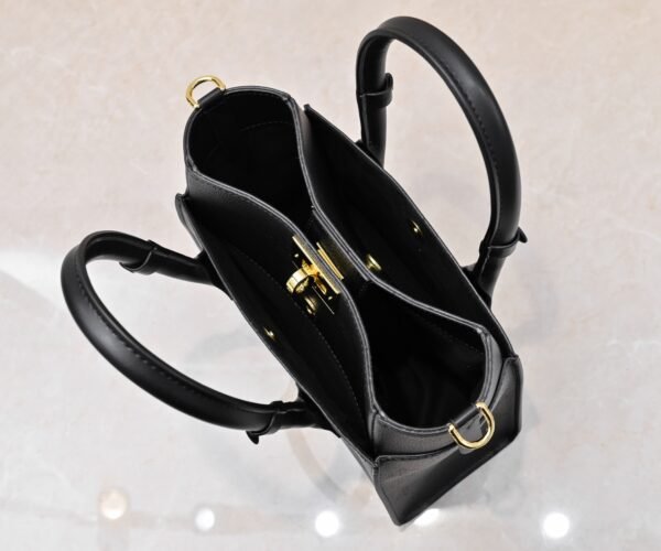 M21546 black perforated 53824 53826 This model "On My Side" small handbag is made of cowhide leather. Dimensions: 25.0 x 20.0 x 12.0 cm (length x height x width)