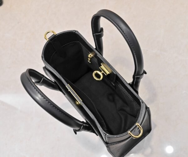 M21546 black perforated 53824 53826 This model "On My Side" small handbag is made of cowhide leather. Dimensions: 25.0 x 20.0 x 12.0 cm (length x height x width)